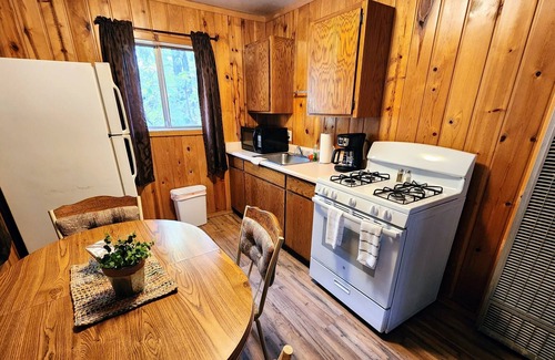 Pinetop-Lakeside Cabin | Exceptional White Fir Cabin with Pool and Lake Views
