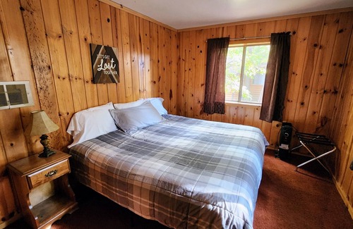 Pinetop-Lakeside Cabin | Exceptional White Fir Cabin with Pool and Lake Views