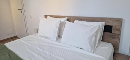 Sector 6 Apartment | White Flat - SkyView Duplex