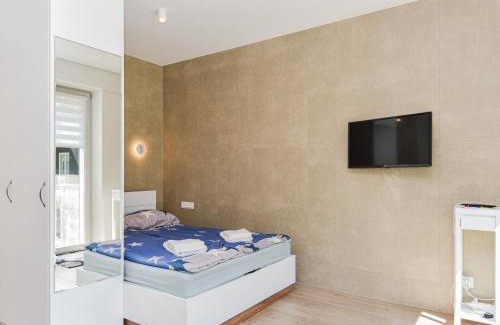 Juodkrante Apartment | Discover White Forest: Child-Friendly Haven with Breakfast