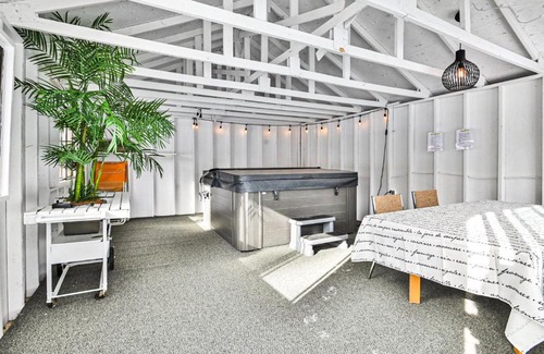 Saint Come House | Discover White Fox Haven: Pet-Friendly 4-Star Retreat