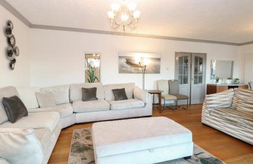 Horning House | White Gables