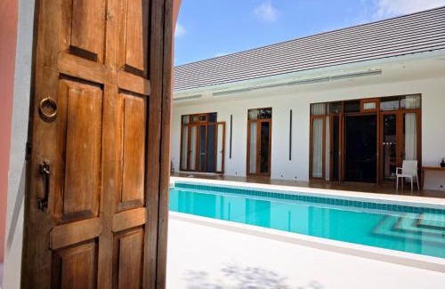 Rim Nuea Bed & Breakfast | White Garden & Pool 120" Home Cinema Maerim
