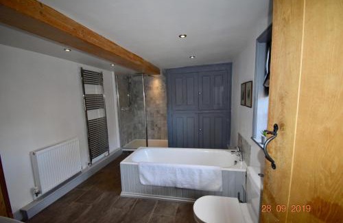 Grandborough Bed & Breakfast | Eco-Friendly Retreat at White Hall Farm: 10/10 Guest Rated