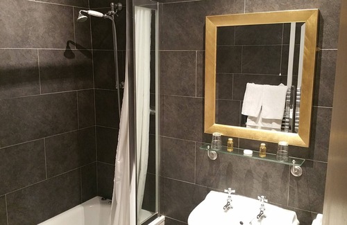 Coalbrookdale Hotel | Delightful White Hart Cafe Bar & Bistro: Family-Friendly Stay