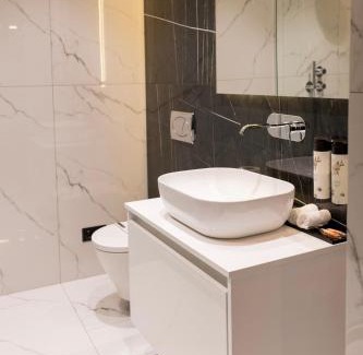 Uzhhorod Hotel | Experience White Hills Hotel: Spa, Sport & Ocean Views