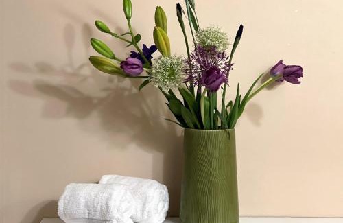 Waitsfield Hotel | White Horse Lodge: Top-Rated Stay with Family Amenities