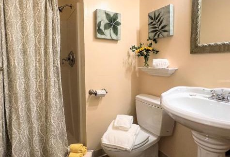 Waitsfield Hotel | White Horse Lodge: Top-Rated Stay with Family Amenities