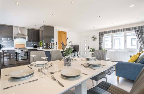 Lincoln Cottage | Relaxing Retreat at White Horse Lux Lincoln for 6 Guests