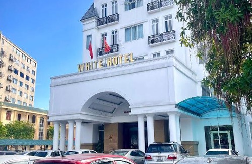 Ha Tinh Hotel | Budget-Friendly Stay at White Hotel with Hot Tub & Breakfast
