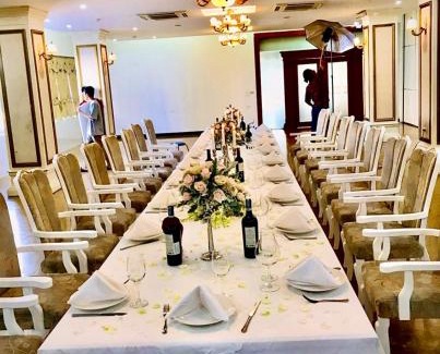 Ha Tinh Hotel | Budget-Friendly Stay at White Hotel with Hot Tub & Breakfast