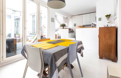 Butte-aux-Cailles Apartment | Relaxing Retreat at White House by Veeve with Spa & Kitchen