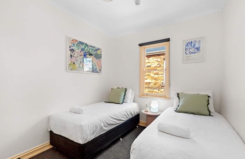 Fitzroy House | Discover White House Fitzroy: Perfect for 32 Guests