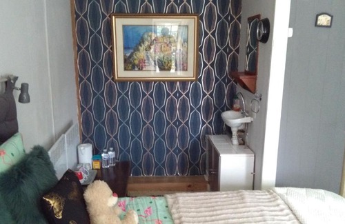 Saint-Germier Bed & Breakfast | Cozy White House Hotel - Guest Rated 8.1/10 Quality Stay