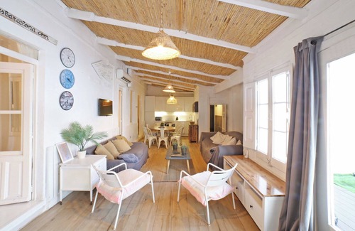 La Marina del Prat Vermell House | Relax at White House: Poolside Retreat in Barcelona
