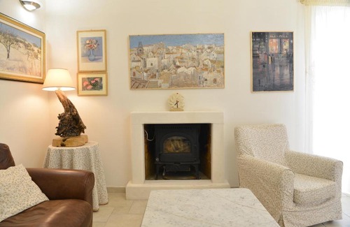 Old Town Cisternino Apartment | Exceptional WHITE HOUSE: 4-Star Child-Friendly Retreat
