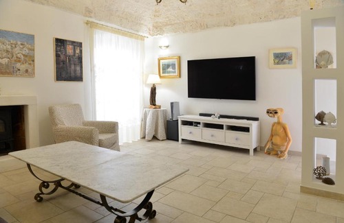Old Town Cisternino Apartment | Exceptional WHITE HOUSE: 4-Star Child-Friendly Retreat