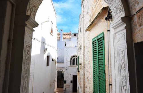 Old Town Cisternino Apartment | Exceptional WHITE HOUSE: 4-Star Child-Friendly Retreat