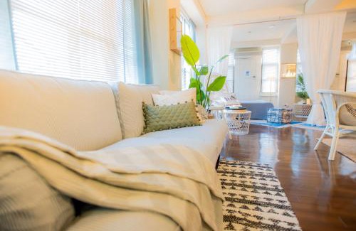 Tairagawa Apartment | Welcoming White House: A Family-Friendly 4-Star Retreat