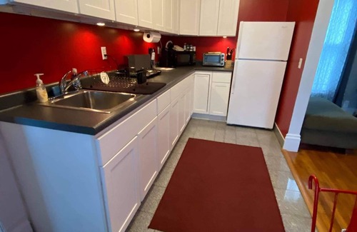 Brookfield Apartment | Unforgettable Stay at White House Lodge Lower Studio