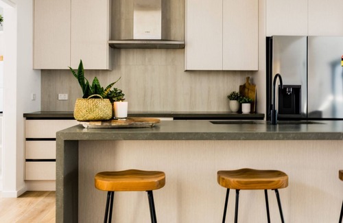 Lacepede House | Cozy White Hut On Golflinks with Ocean Views & Breakfast