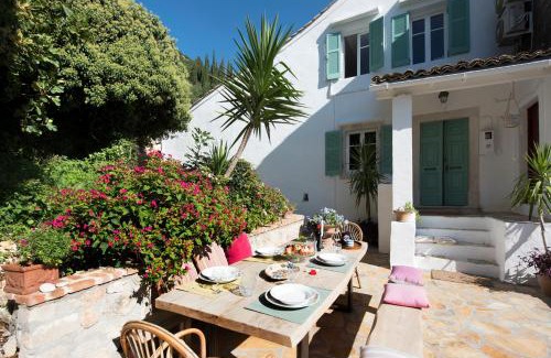 Ano Korakiana House | White Jasmine Cottage: Guest Rated 10/10 with Hot Tub and More