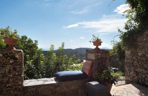 Ano Korakiana House | White Jasmine Cottage: Guest Rated 10/10 with Hot Tub and More