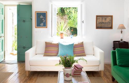 Ano Korakiana House | White Jasmine Cottage: Guest Rated 10/10 with Hot Tub and More