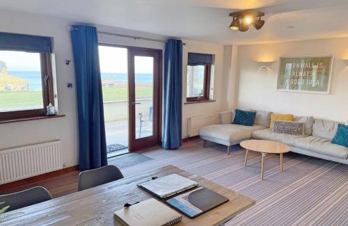 Mawgan Porth Apartment | Oceanfront Getaway at White Lodge - Coast Hideaways