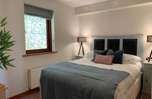 Mawgan Porth Apartment | Oceanfront Getaway at White Lodge - Coast Hideaways