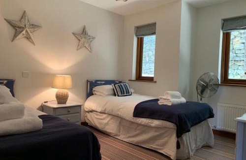 Mawgan Porth Apartment | Oceanfront Getaway at White Lodge - Coast Hideaways