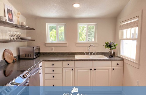 Gulfport House | White Lotus: Relaxing Oceanfront Stay with Amazing Amenities
