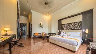 Phnom Penh City Centre Hotel | Elegant White Mansion: Pet-Friendly Retreat with Pool