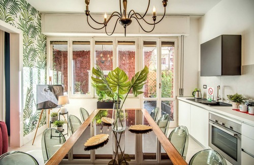 Pisa City Centre Apartment | Cozy Green Terrace Apartment with Family-Friendly Amenities