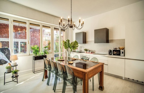 Pisa City Centre Apartment | Cozy Green Terrace Apartment with Family-Friendly Amenities