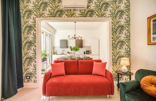 Pisa City Centre Apartment | Cozy Green Terrace Apartment with Family-Friendly Amenities