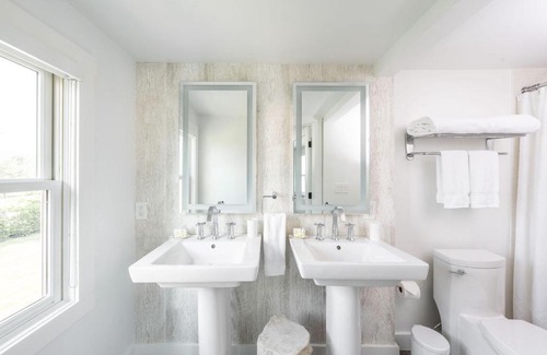 Washington Hotel | Exceptional White Moose Inn: Wheelchair Accessible Retreat