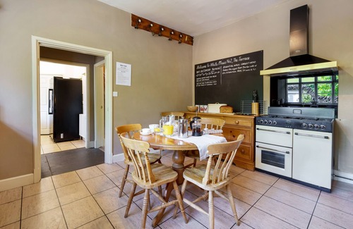 Windermere House | White Moss: Historic Retreat with Hot Tub & Cinema