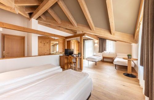 Transacqua Hotel | Relaxing Retreat at WHITE MOSS GARNì with Spa & Hot Tub