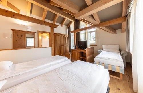 Transacqua Hotel | Relaxing Retreat at WHITE MOSS GARNì with Spa & Hot Tub