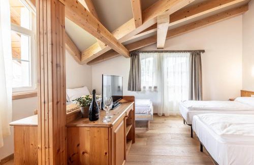 Transacqua Hotel | Relaxing Retreat at WHITE MOSS GARNì with Spa & Hot Tub
