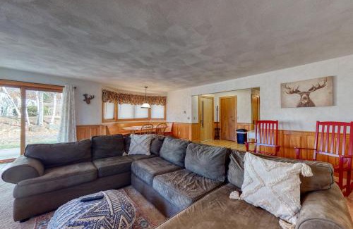 Jackson Apartment | Discover the White Mountain Getaway - Pet and Child Friendly