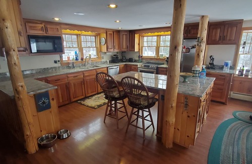 Whitefield House | Top-Rated White Mountain Lakefront Retreat with Spa & Views
