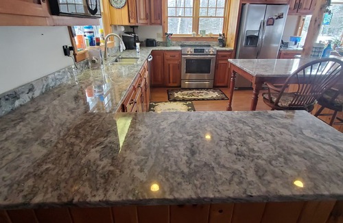 Whitefield House | Top-Rated White Mountain Lakefront Retreat with Spa & Views