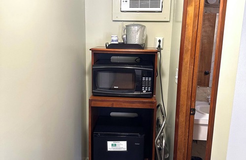 Lincoln Hotel | Eco-Friendly White Mountain Motel with Pool & Breakfast
