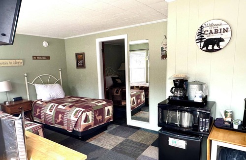 Lincoln Hotel | Eco-Friendly White Mountain Motel with Pool & Breakfast