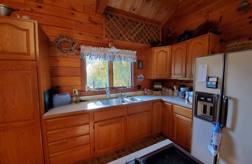Warren Cabin | Experience Ultimate Comfort at White Mountains Vista Lodge