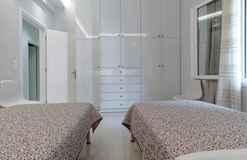 Corfu Town Apartment | Cozy White Nest in Corfu Town - Guest Rated 9/10