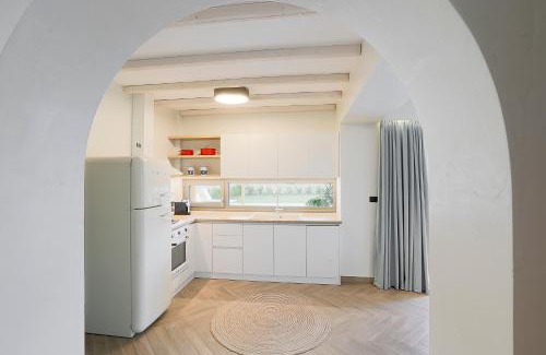 Leptokaria Villa | White Nest Villas: Oceanfront Retreat with Top Guest Ratings