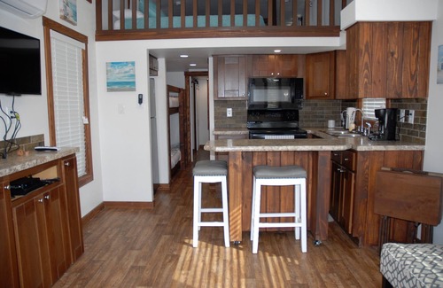 Rockport Cottage | White Oak Cottage: Family-Friendly Retreat with Pet Perks